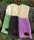 Eine groe Auswahl an verschiedenen Handschuhen, von den anschmiegsamen  Showa- bis zu Lederhandschuhen 